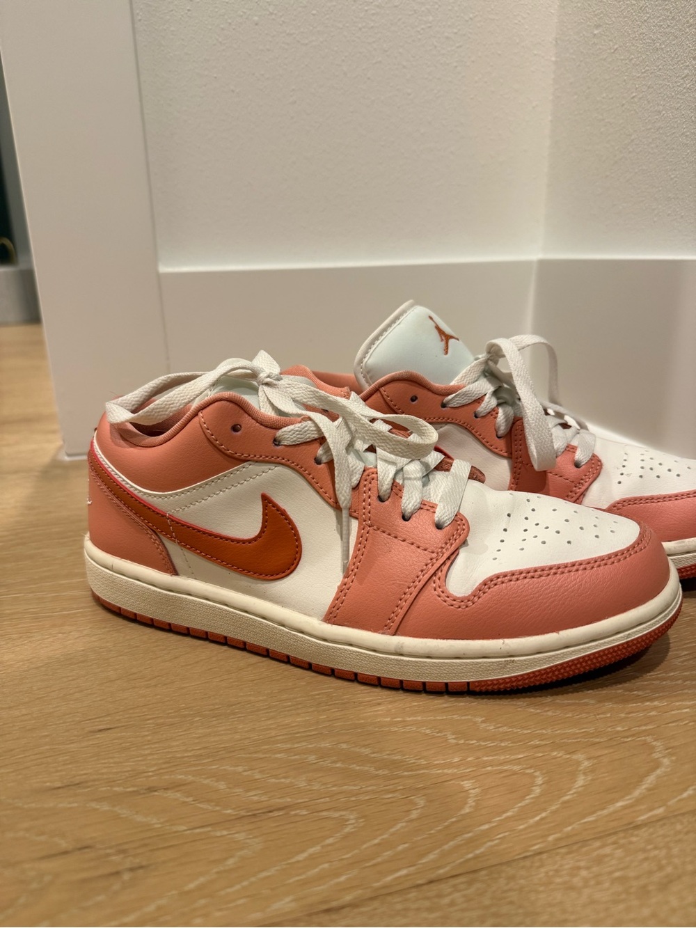 Women’s AJ 1 Low Jordan - White & Coral